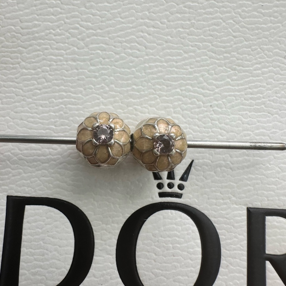 Pandora retired cherry blossom clip charm. No box